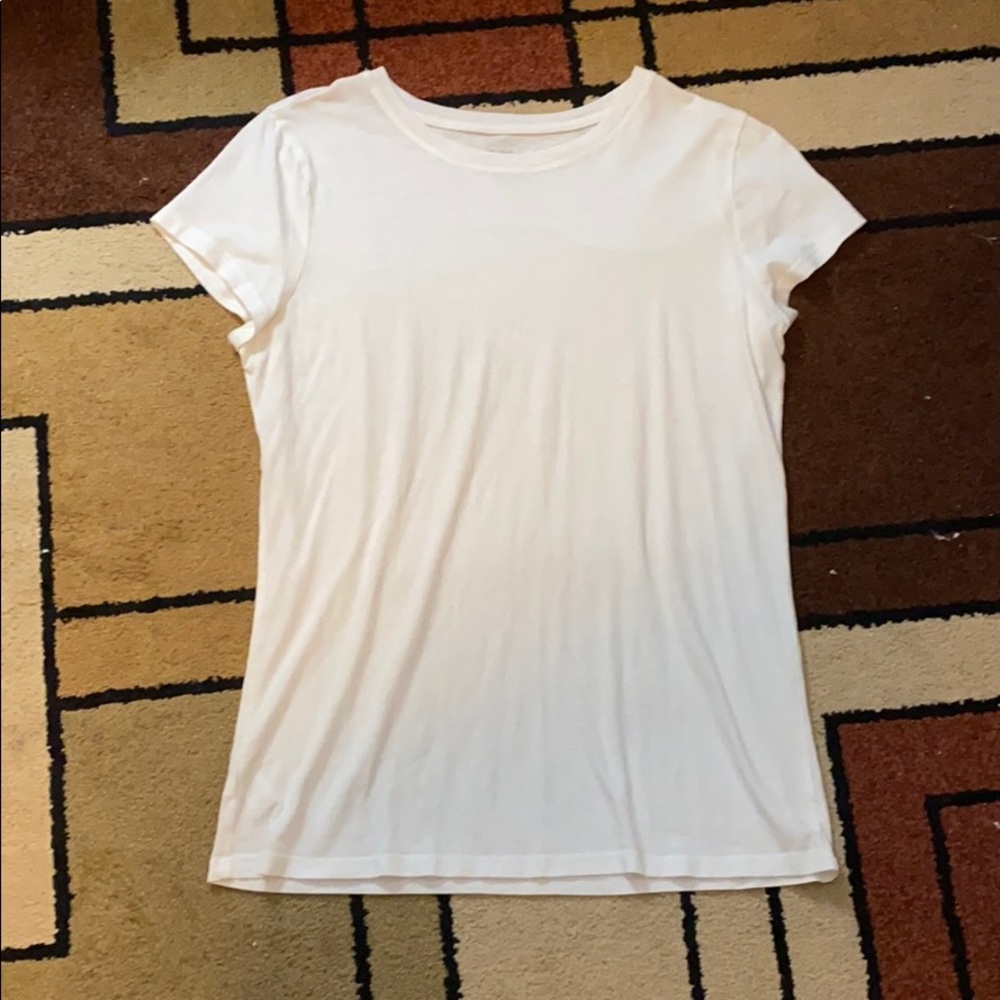 plain white fitted t-shirt